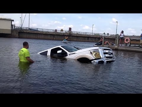 VIDEO: Boat Ramp Fails. Boat Launch Gone Wrong 2018