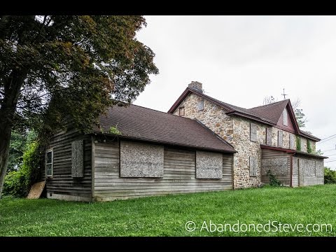 VIDEO: Exploring Abandoned 1700s House