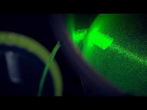 VIDEO: This Brilliant Experiment Shows How Fiber Optic Cables Bend Light